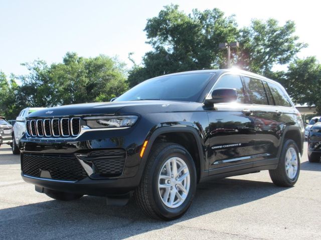2025 Jeep Grand Cherokee Laredo X photo 3