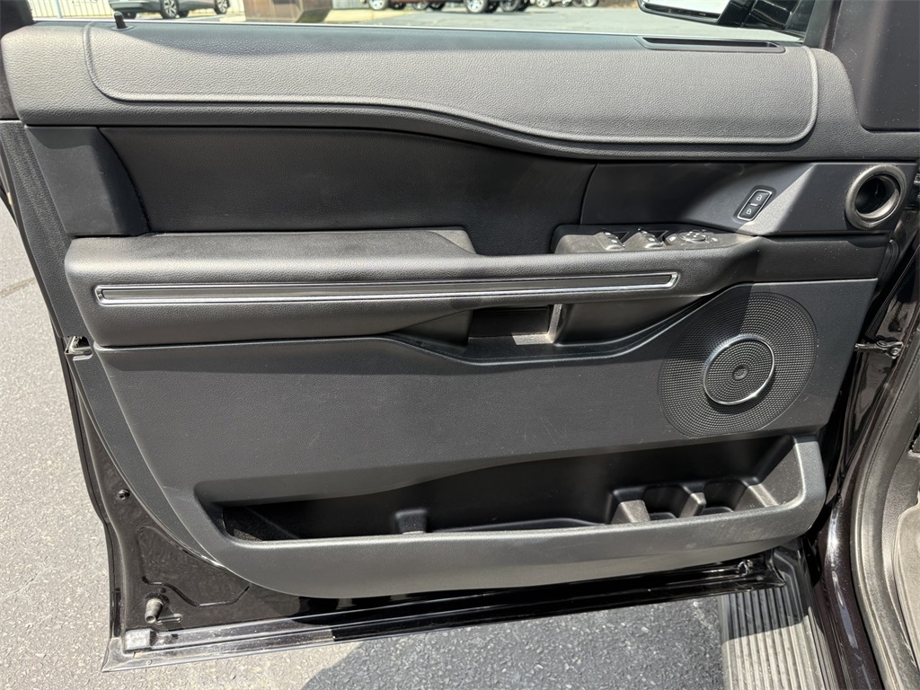 2019 Ford Expedition XLT photo 17