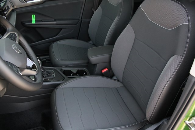 2025 Volkswagen Taos SE photo 11