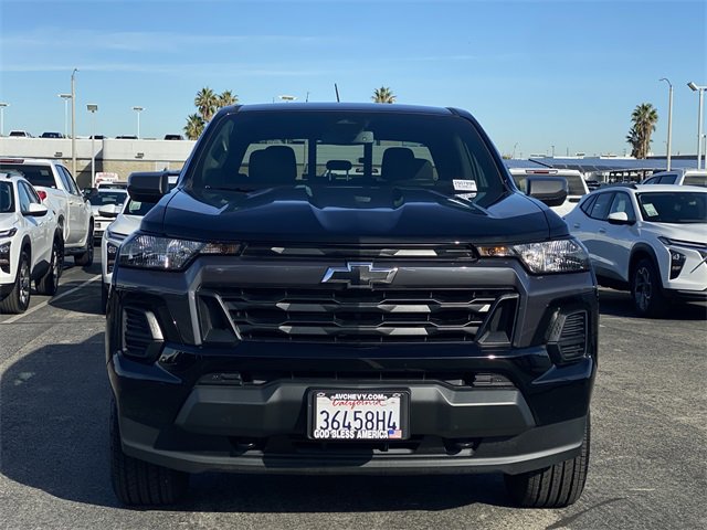 2025 Chevrolet Colorado Work Truck LT photo 2