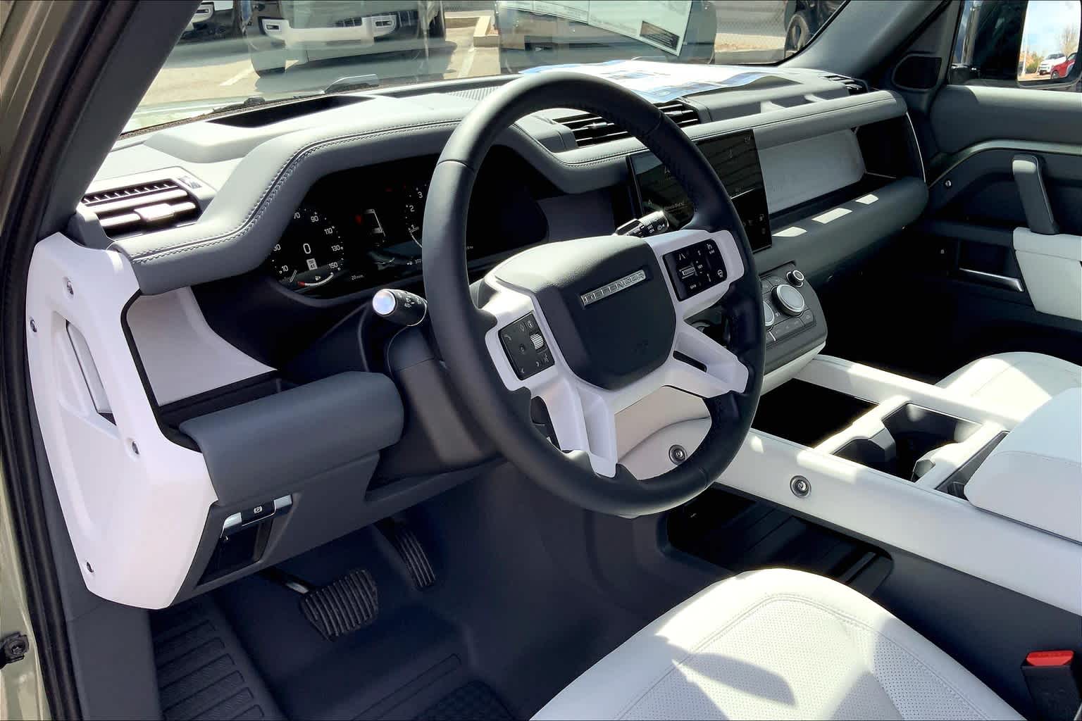 2025 Land Rover Defender 130 X-Dynamic SE photo 8