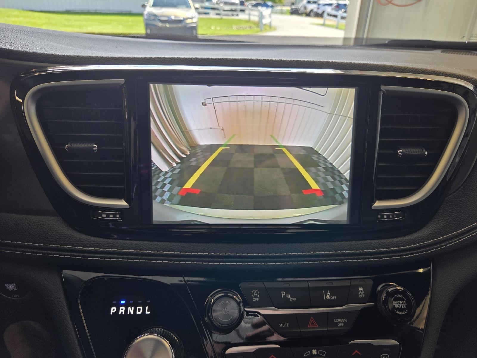 2026 Chrysler Pacifica photo 24
