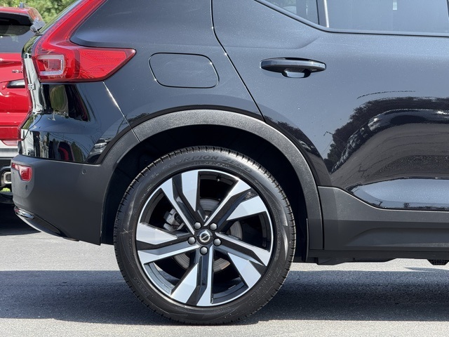 2025 Volvo XC40 Plus photo 26