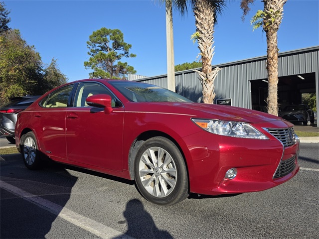 2015 Lexus ES 300h's photo