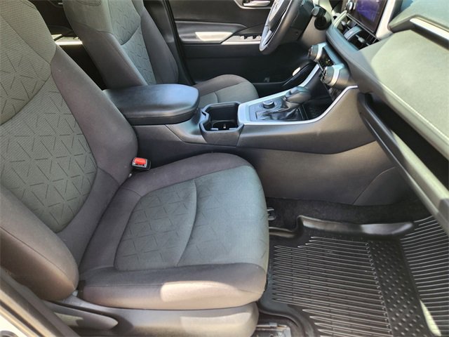 2023 Toyota RAV4 Hybrid XLE photo 11