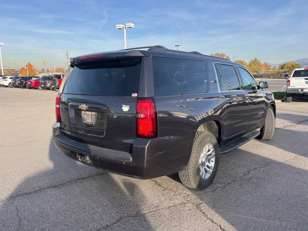2017 Chevrolet Suburban LS photo 4