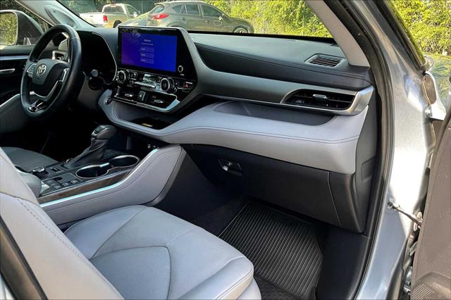 2023 Toyota Highlander Limited photo 18