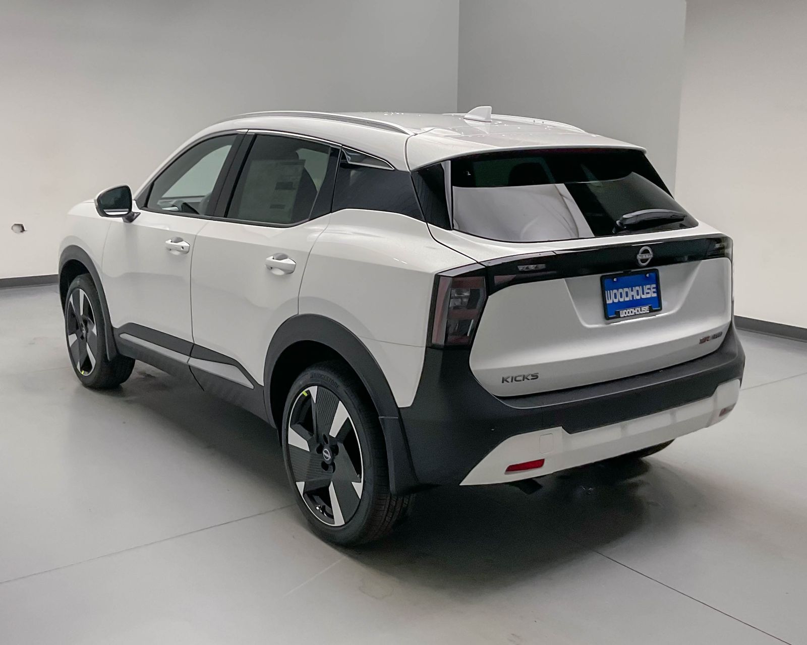 2025 Nissan Kicks SR photo 4