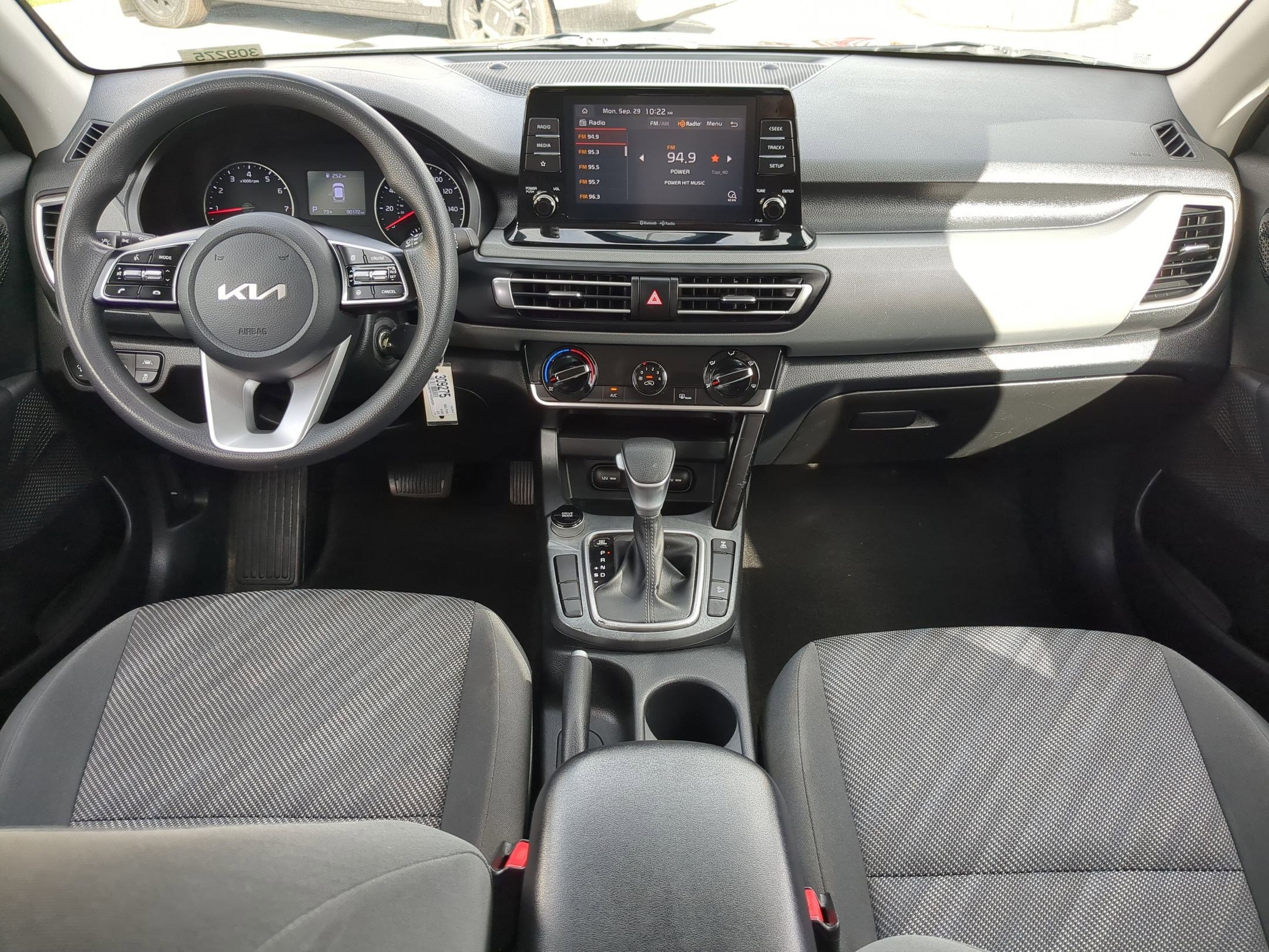 2023 Kia Seltos LX photo 17