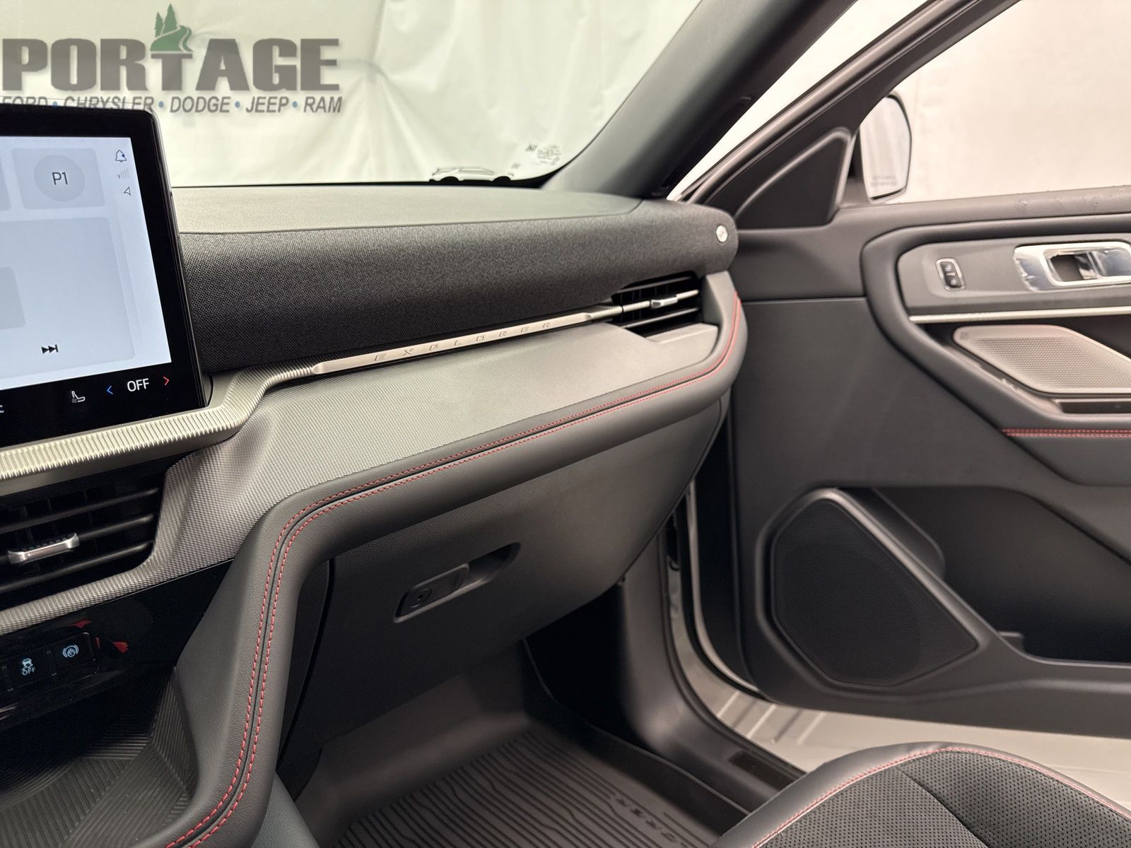 2025 Ford Explorer ST photo 21