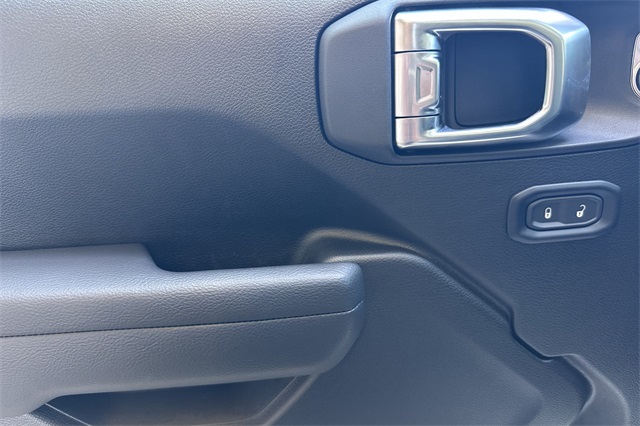 2025 Jeep Wrangler Rubicon photo 10