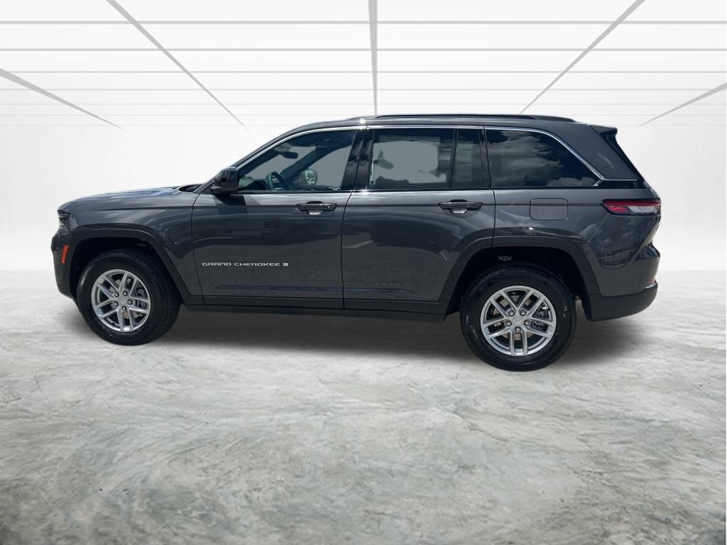 2025 Jeep Grand Cherokee Laredo X photo 3