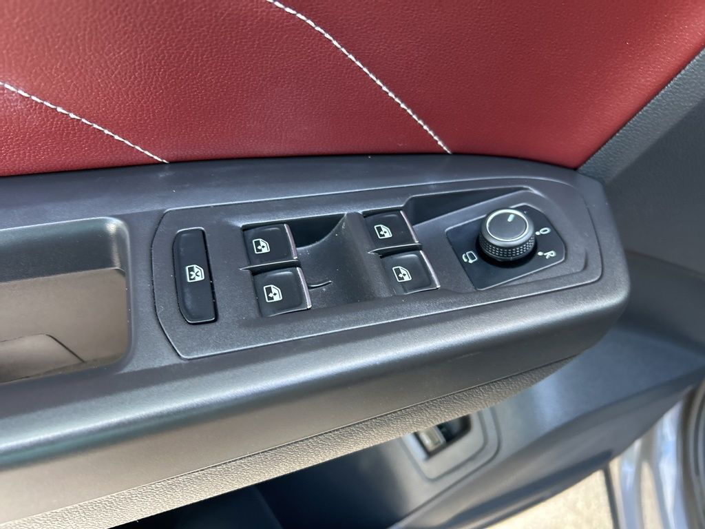 2022 Volkswagen Atlas Cross Sport V6 SEL Premium R-Line photo 13