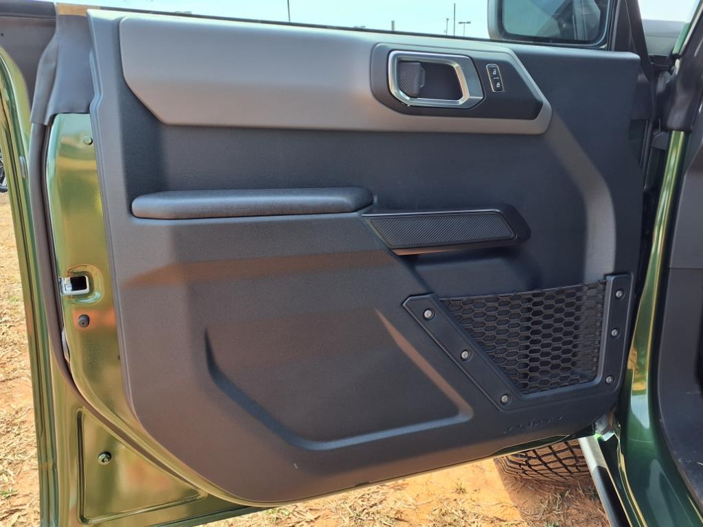 2024 Ford Bronco Black Diamond photo 3