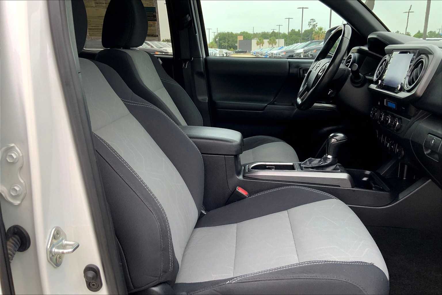 2021 Toyota Tacoma TRD photo 8