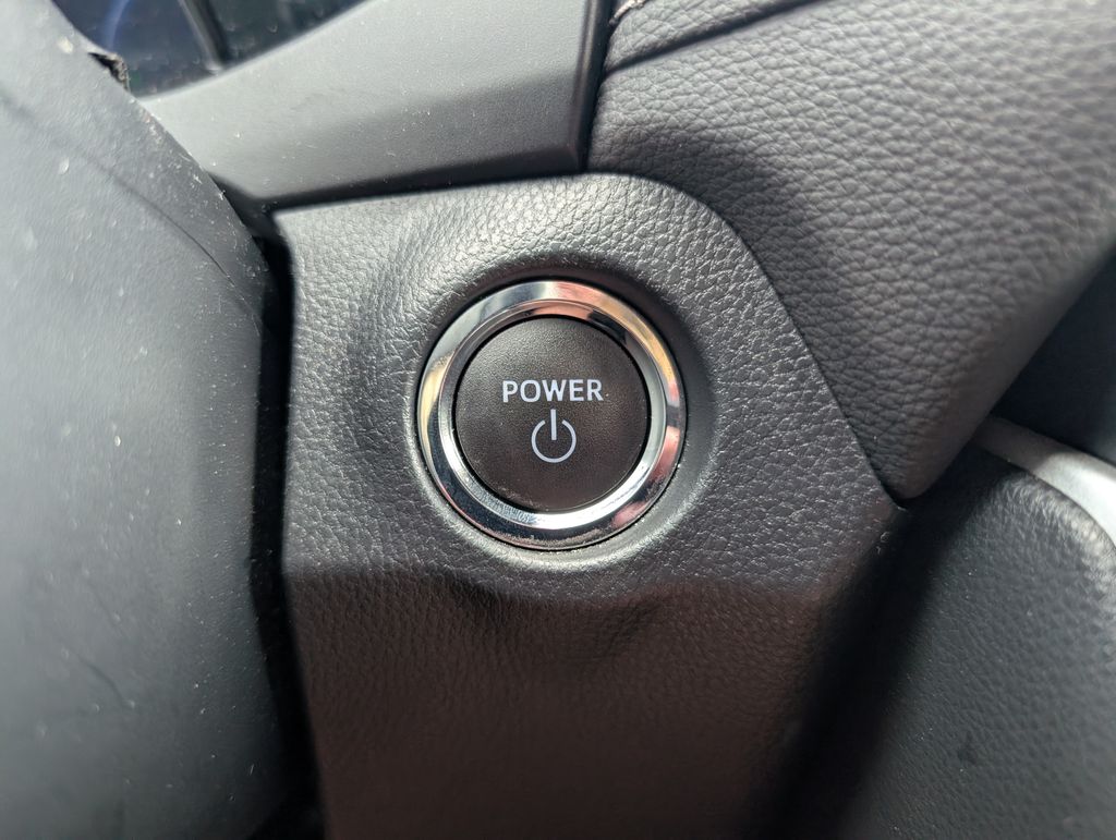 2023 Toyota RAV4 Hybrid XLE photo 18