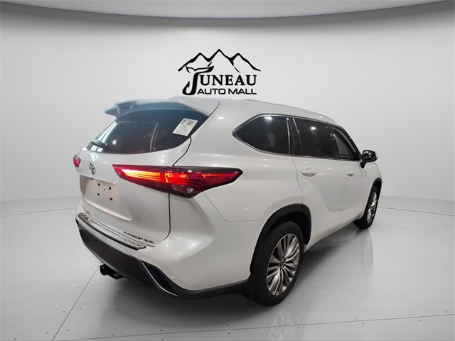 2022 Toyota Highlander Platinum photo 3