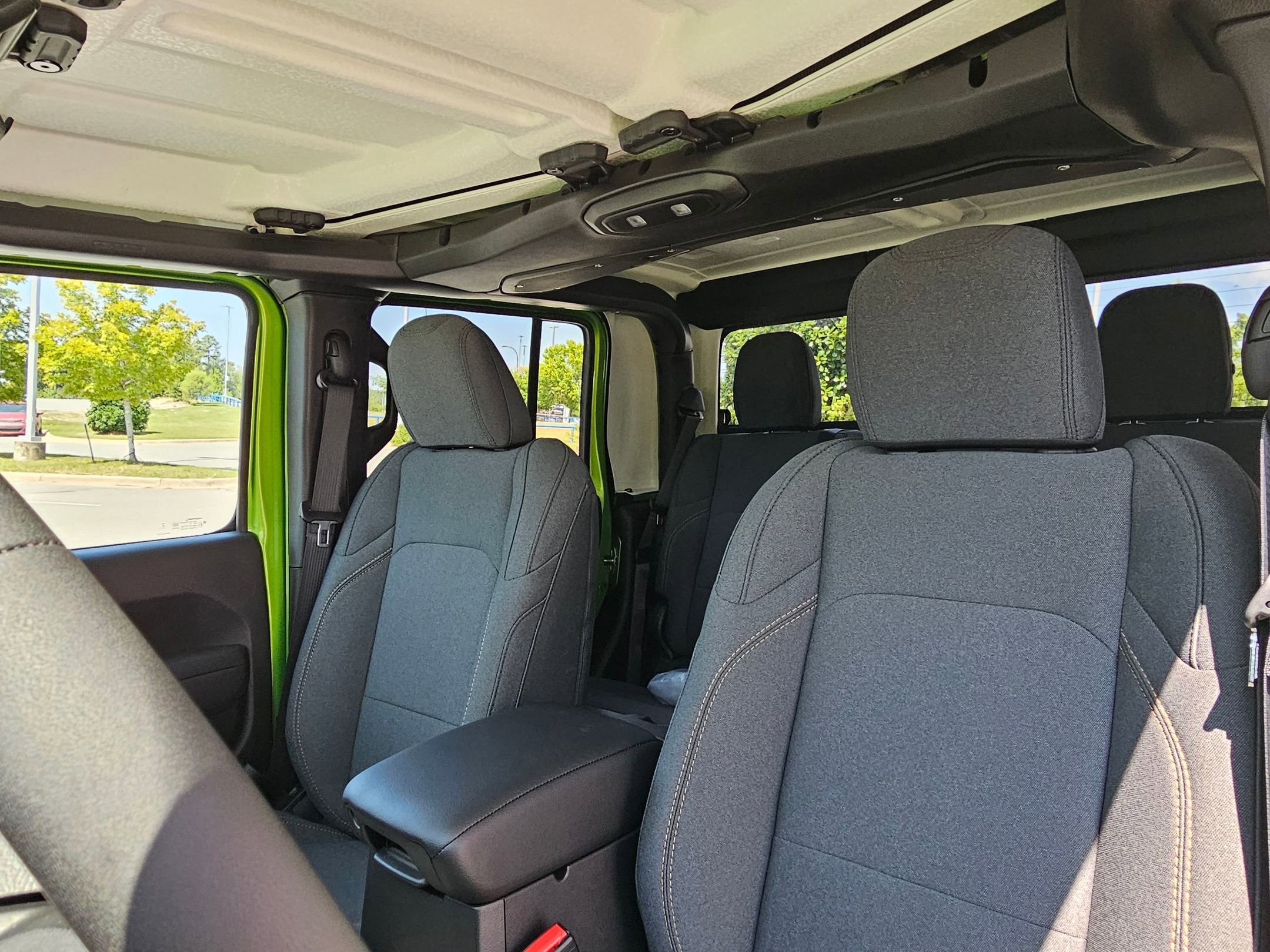 2025 Jeep Gladiator Willys photo 19
