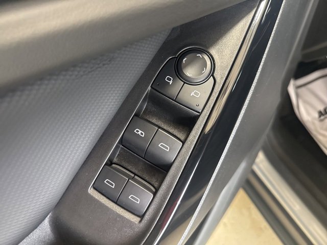 2025 Chevrolet Equinox LT photo 2