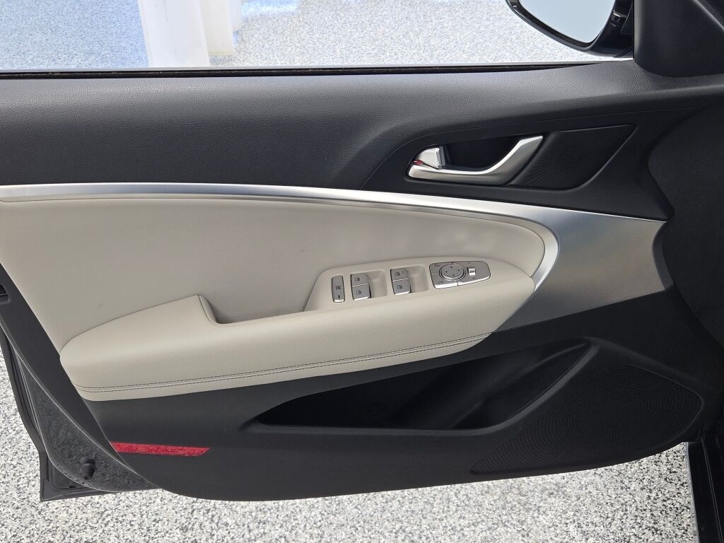 2022 Genesis G70 2.0T photo 18