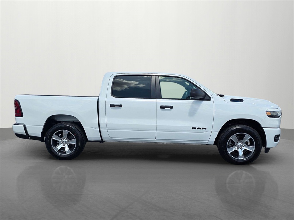 2025 Ram 1500 Tradesman photo 4