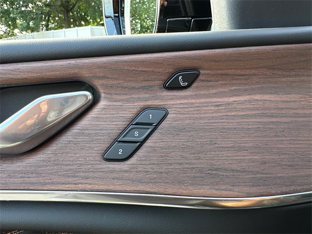 2025 Jeep Grand Cherokee Summit photo 35