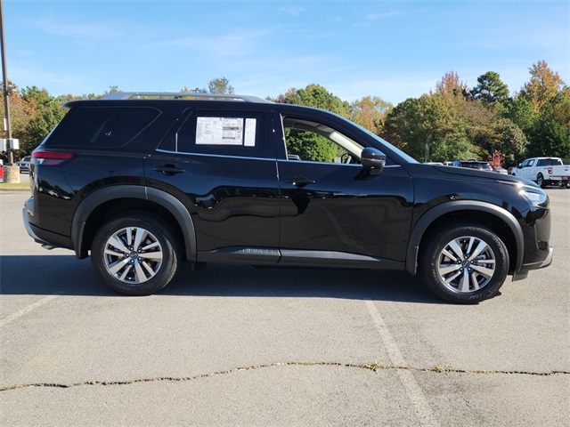 2025 Nissan Pathfinder SL photo 2