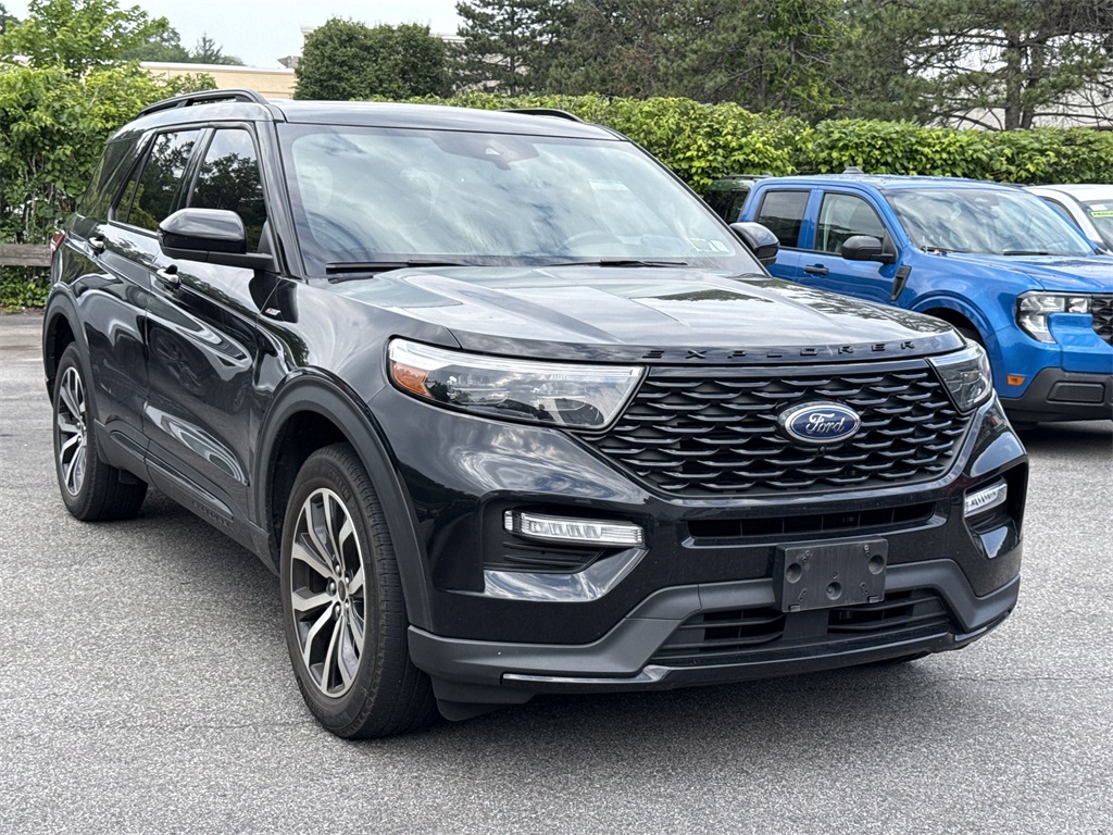 Used 2022 Agate Black Metallic Ford ST-Line image 1