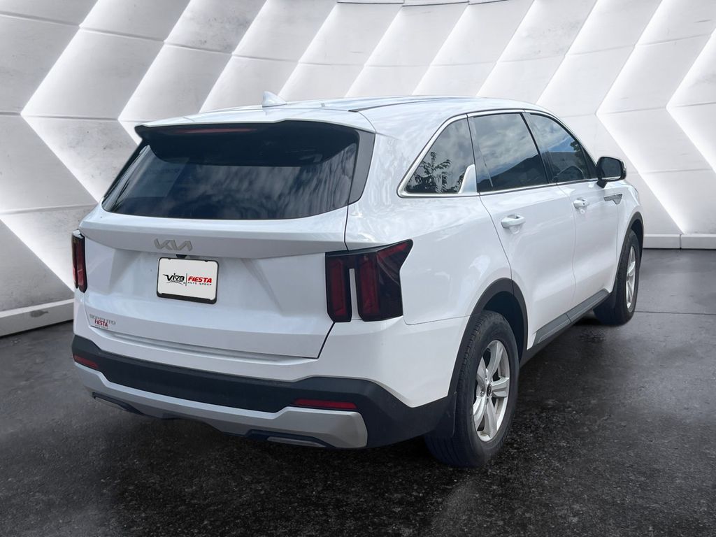 2025 Kia Sorento LX photo 4