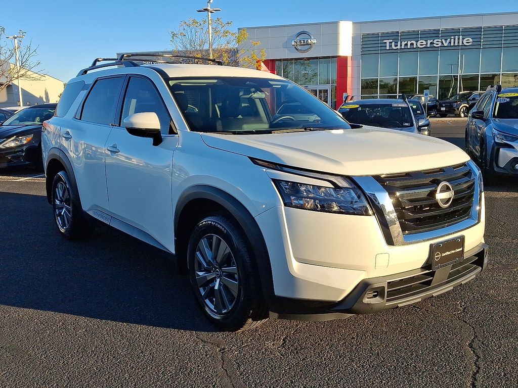 2024 Nissan Pathfinder SV photo 3