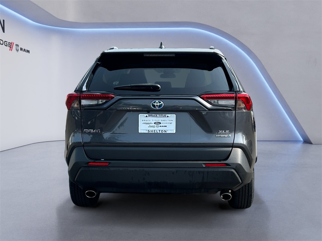 2022 Toyota RAV4 Hybrid XLE photo 3