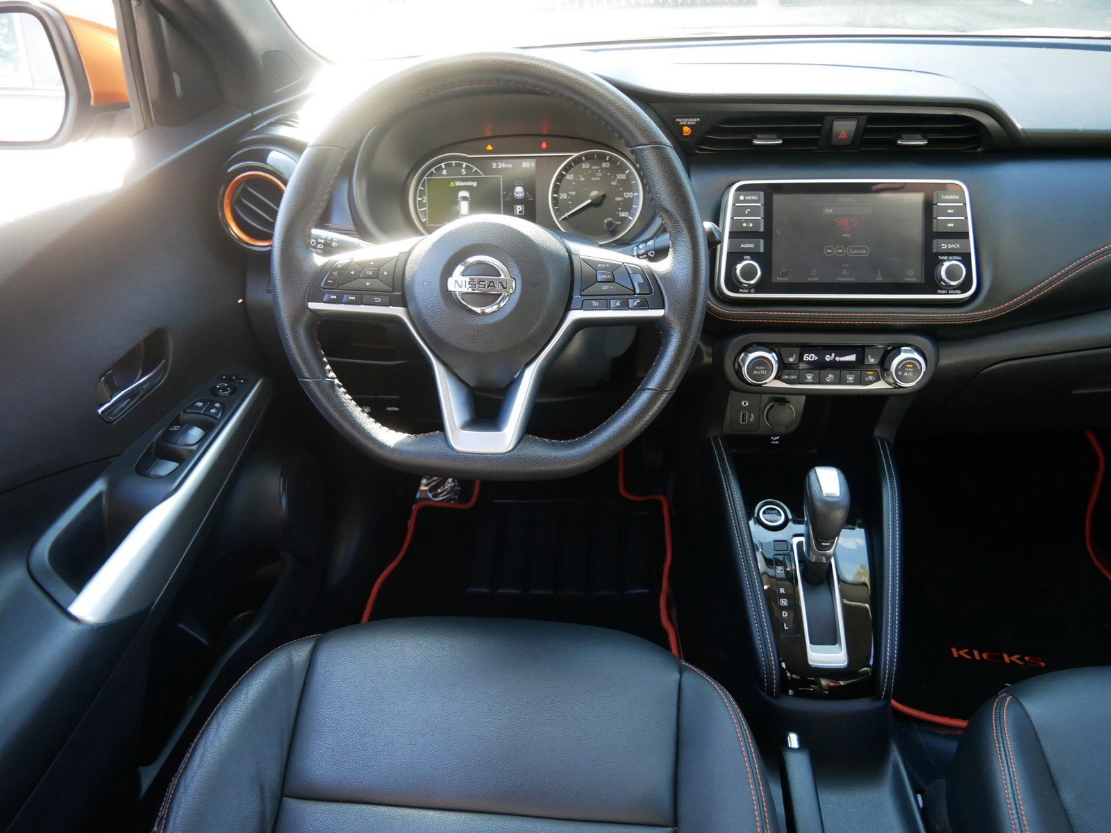 2019 Nissan Kicks SR photo 10