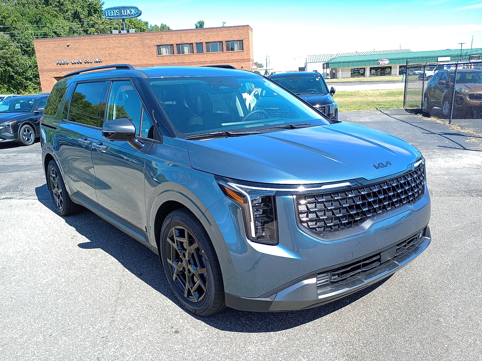 2026 Kia Carnival SX's photo