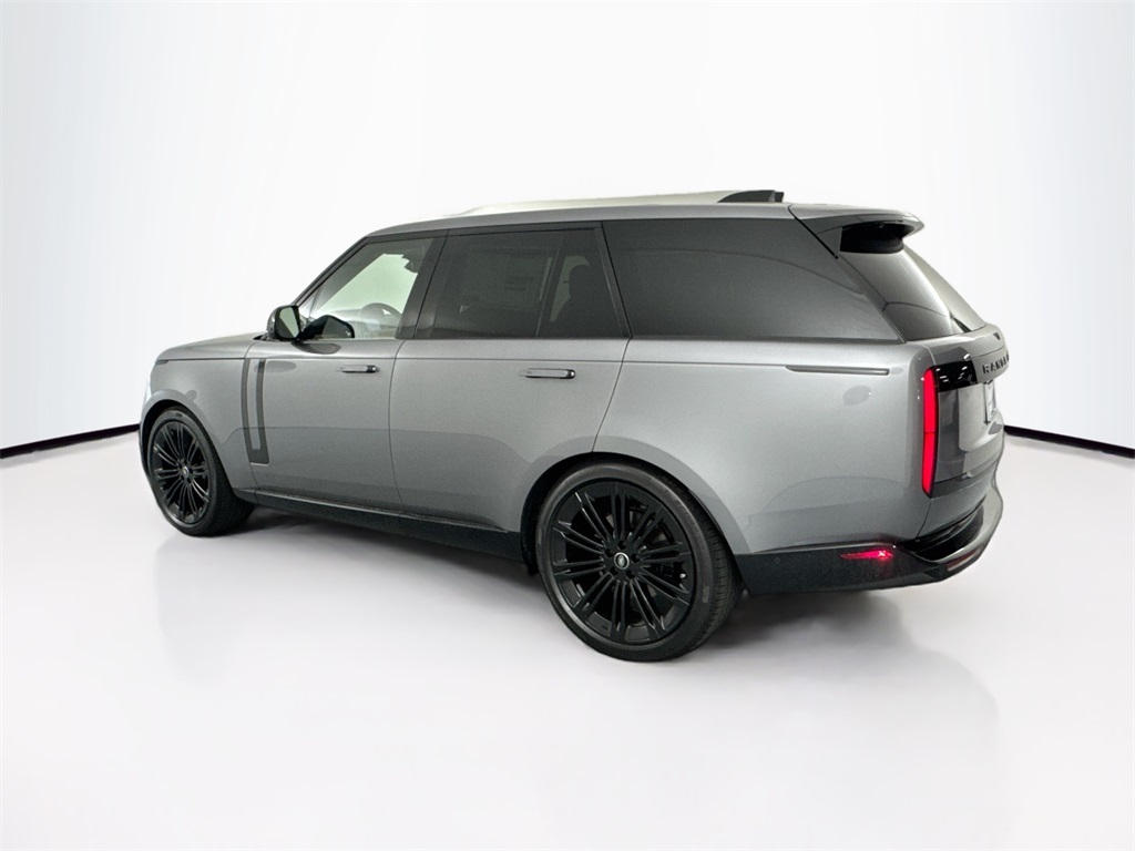 2025 Land Rover Range Rover SE photo 2