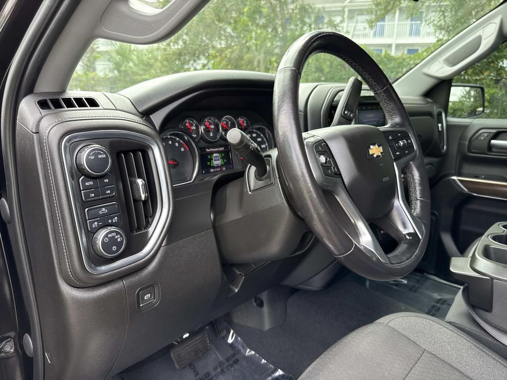 2020 Chevrolet Silverado 1500 LT photo 21
