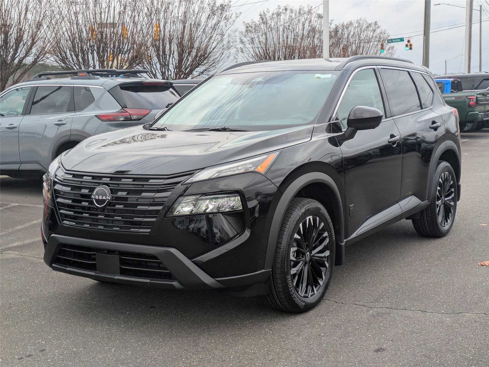 2026 Nissan Rogue Dark Armor's photo