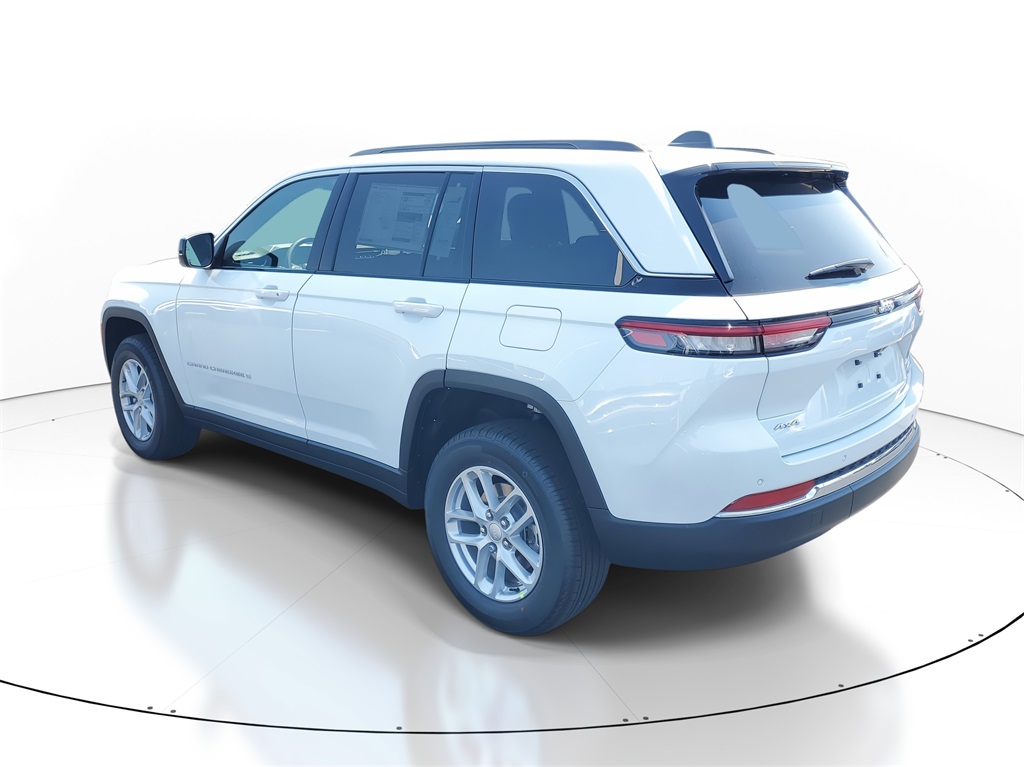 2025 Jeep Grand Cherokee Laredo X photo 3