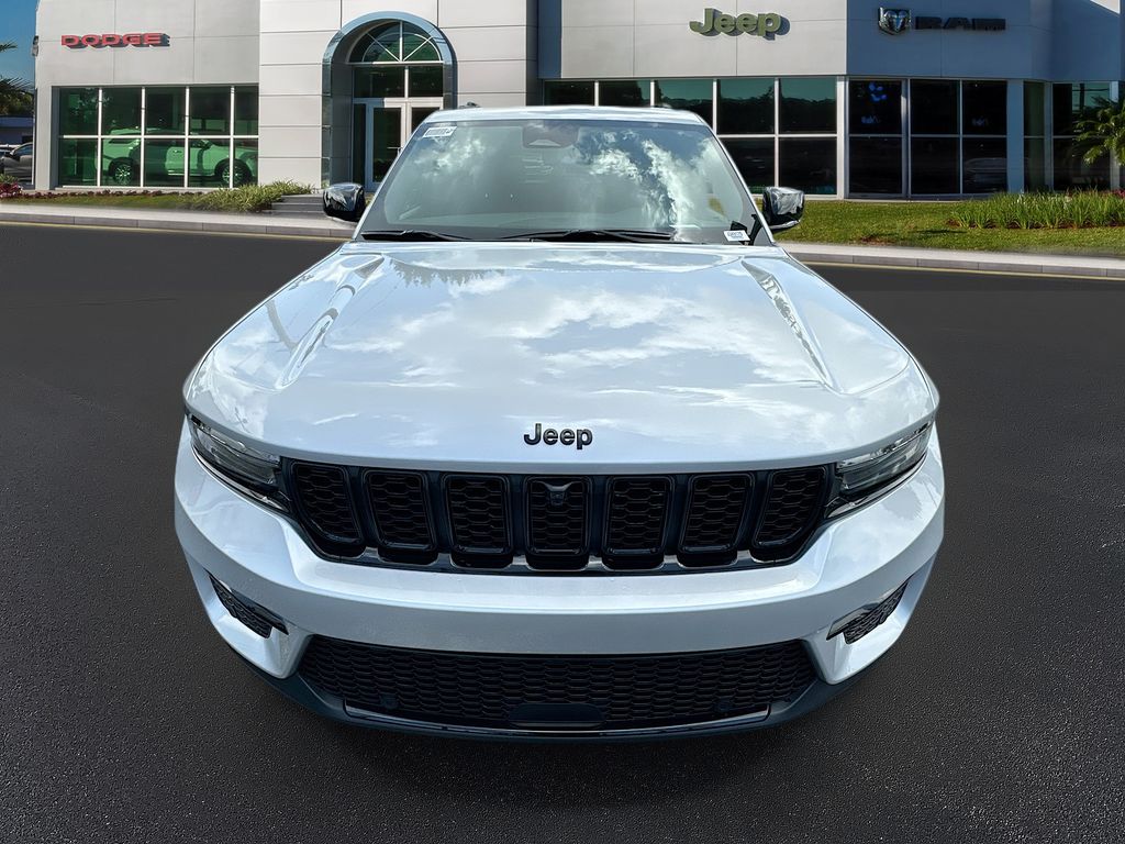 2025 Jeep Grand Cherokee Limited photo 2