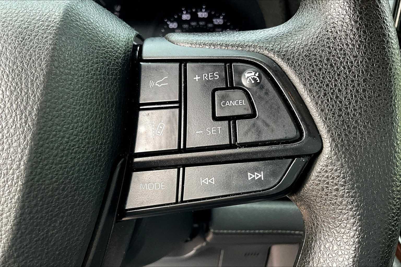 2024 Toyota Sienna LE photo 23