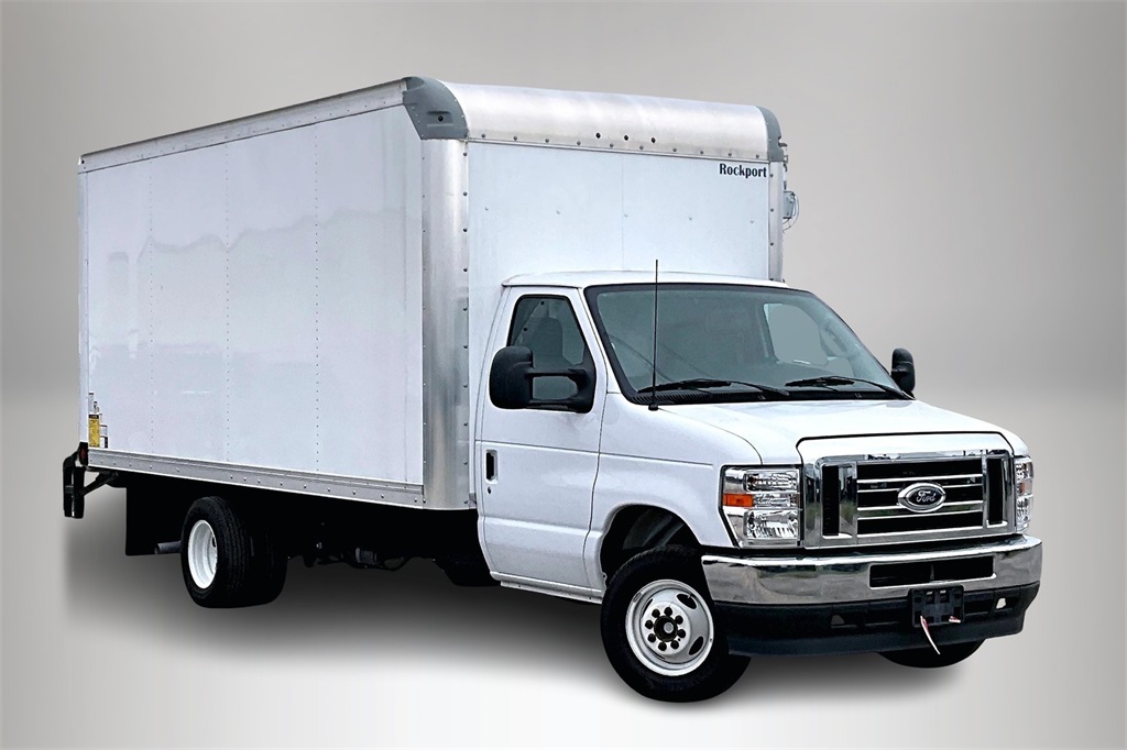 2024 Ford E-Series Cutaway Base's photo