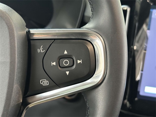 2023 Volvo XC40 Plus photo 22