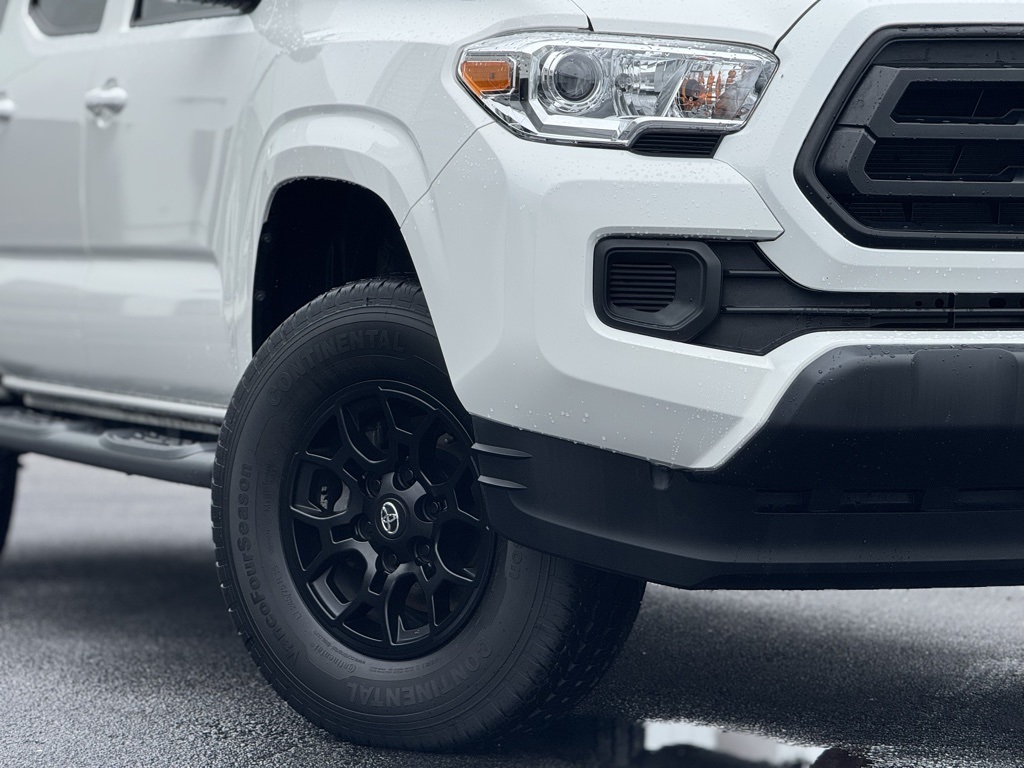 2022 Toyota Tacoma 4x4 SR photo 2
