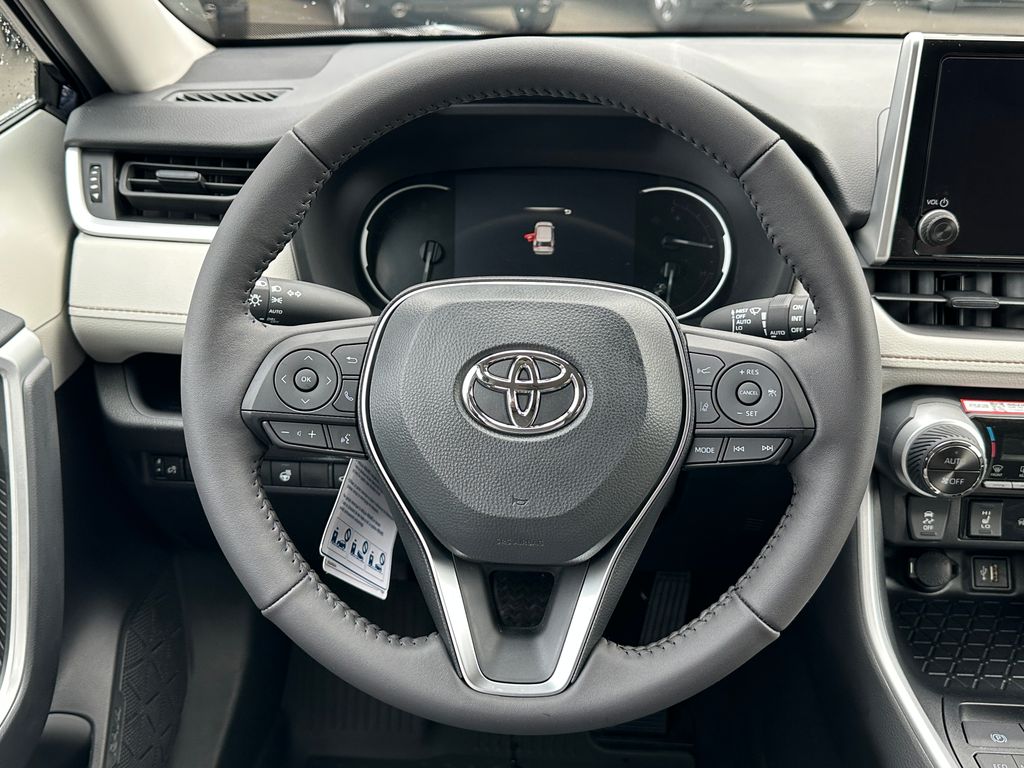 2025 Toyota RAV4 XLE photo 17