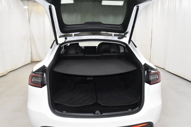 2024 Tesla Model Y Long Range photo 10