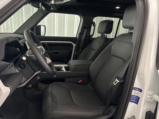 2025 Land Rover Defender 130 X-Dynamic SE photo 9