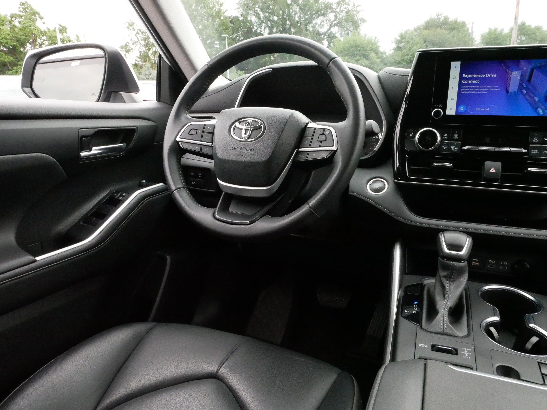 2024 Toyota Highlander XLE photo 6