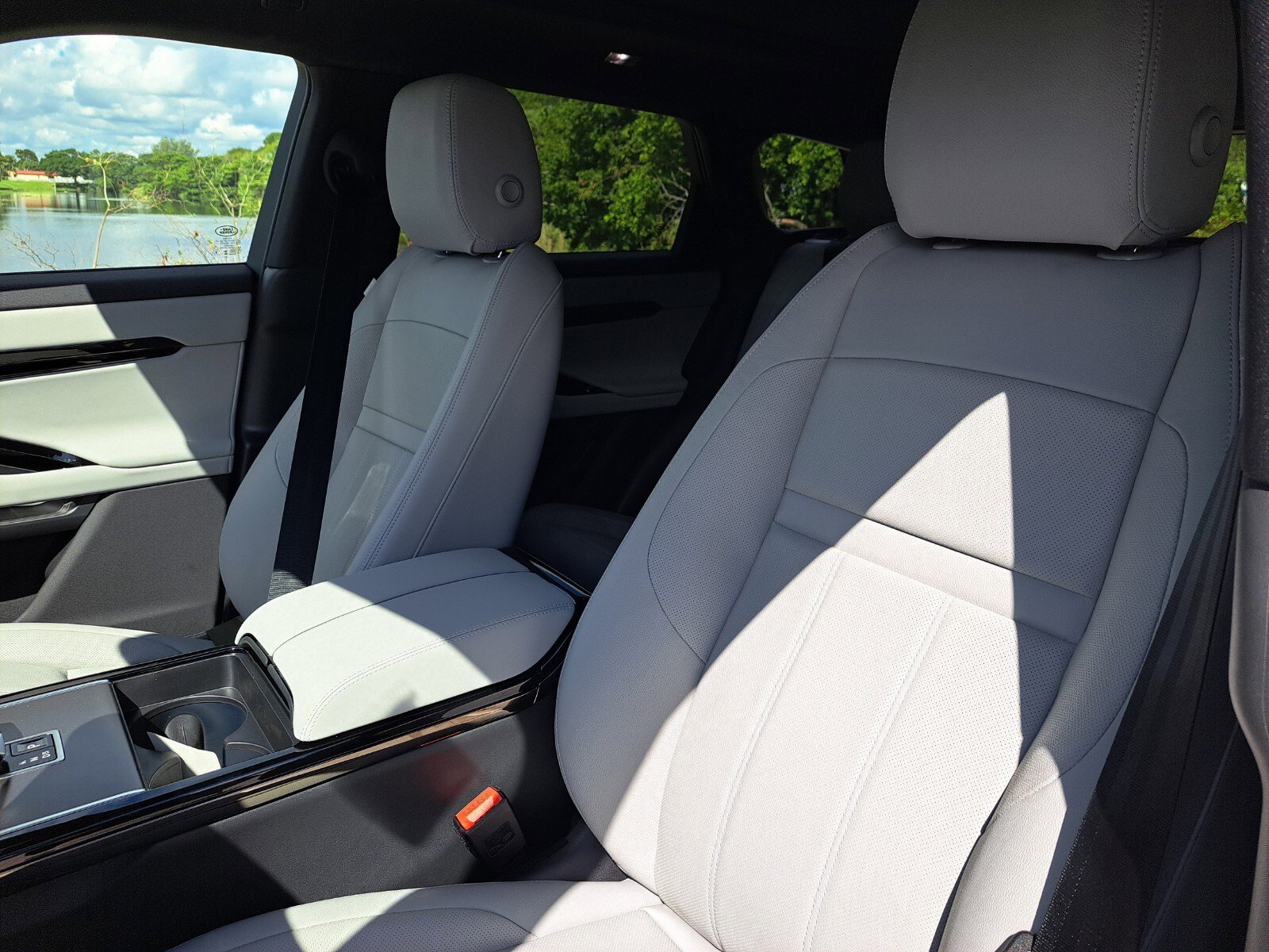 2026 Land Rover Range Rover Evoque S photo 10
