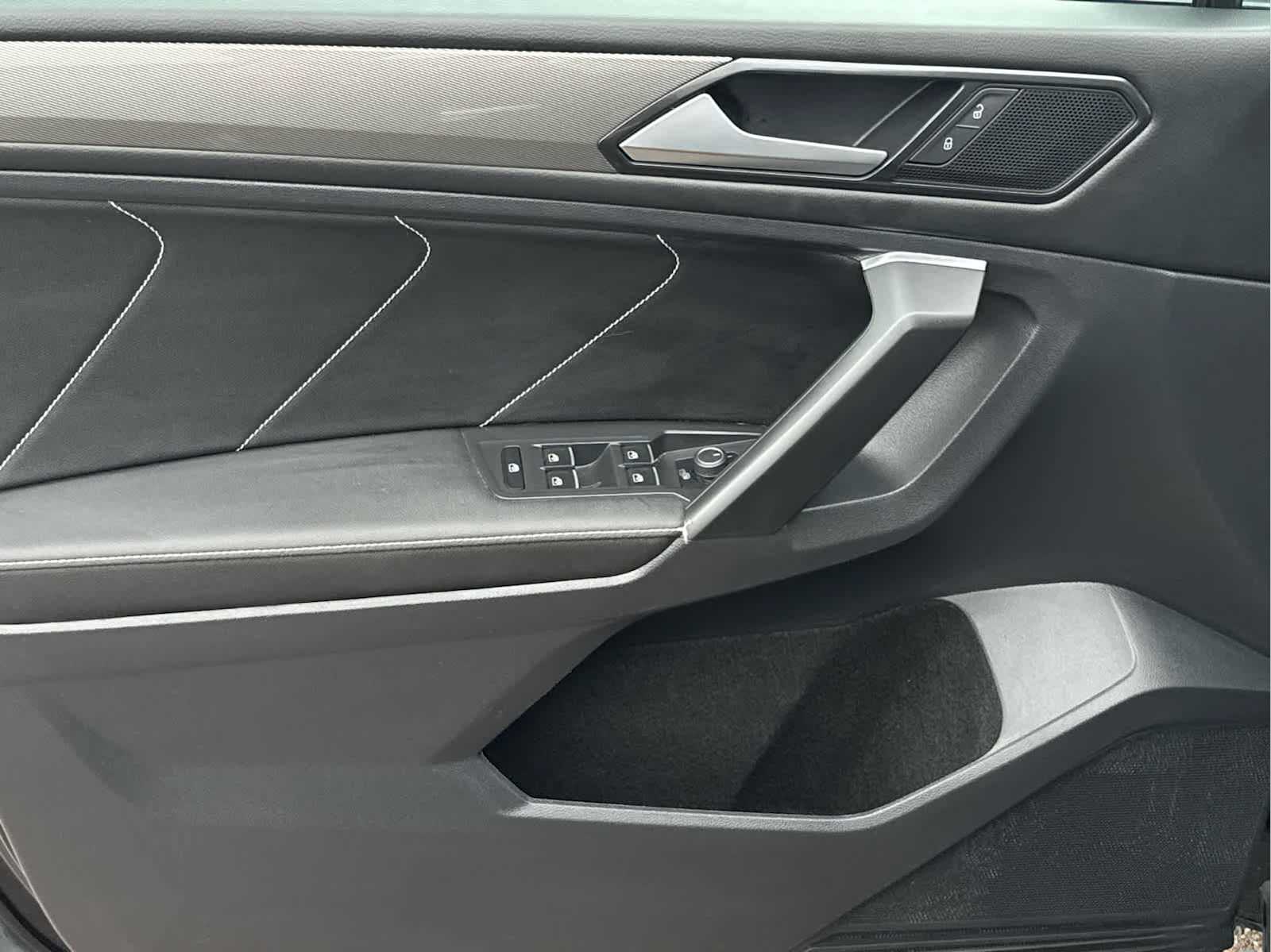 2023 Volkswagen Tiguan SE photo 19