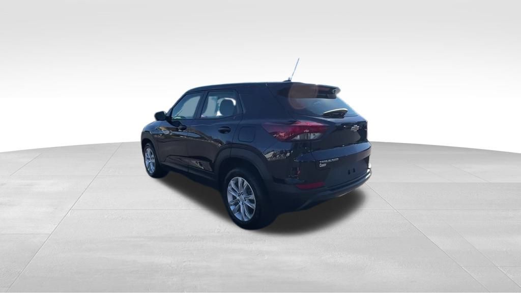 2021 Chevrolet Trailblazer LS photo 3