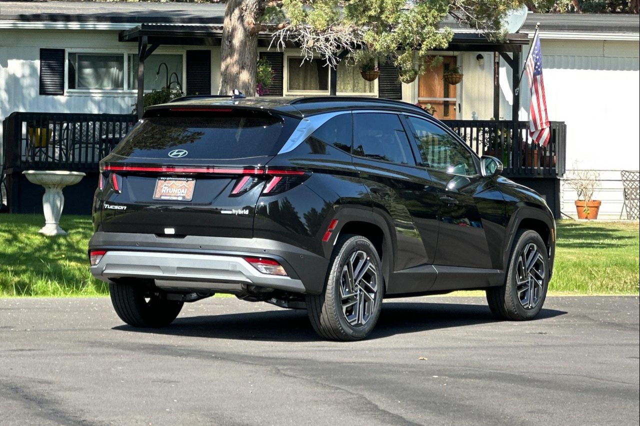 2025 Hyundai Tucson Hybrid Limited photo 2